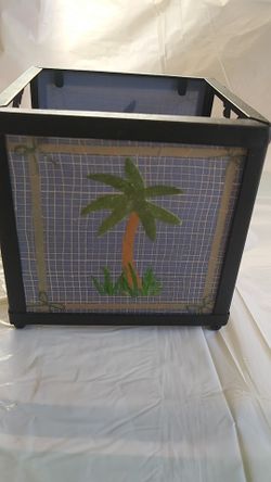 Tea light palm candle holder