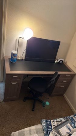 Desk, tv, chair