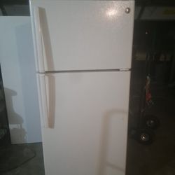 GE Apartment Size Fridge 