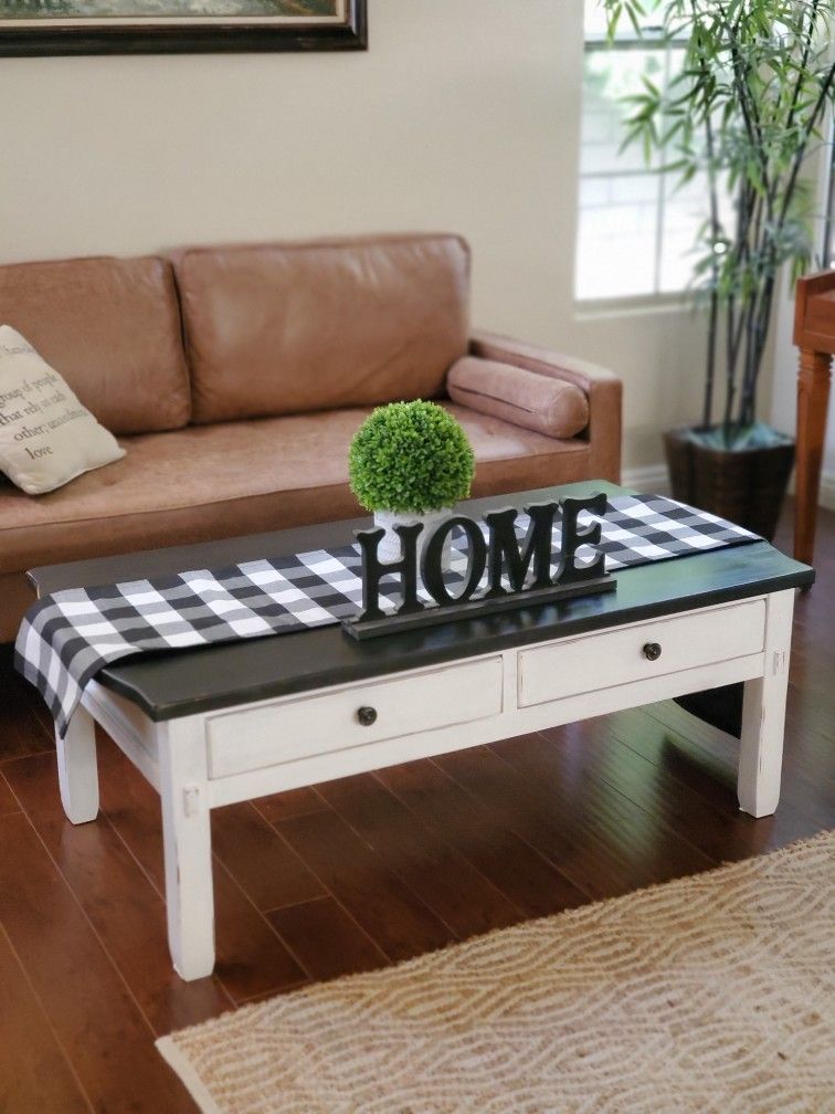 BROYHILL FURNITURE COFFEE TABLE(MATCHING 2 END TABLES LIVING ROOM SET ARE AVAILABLE)