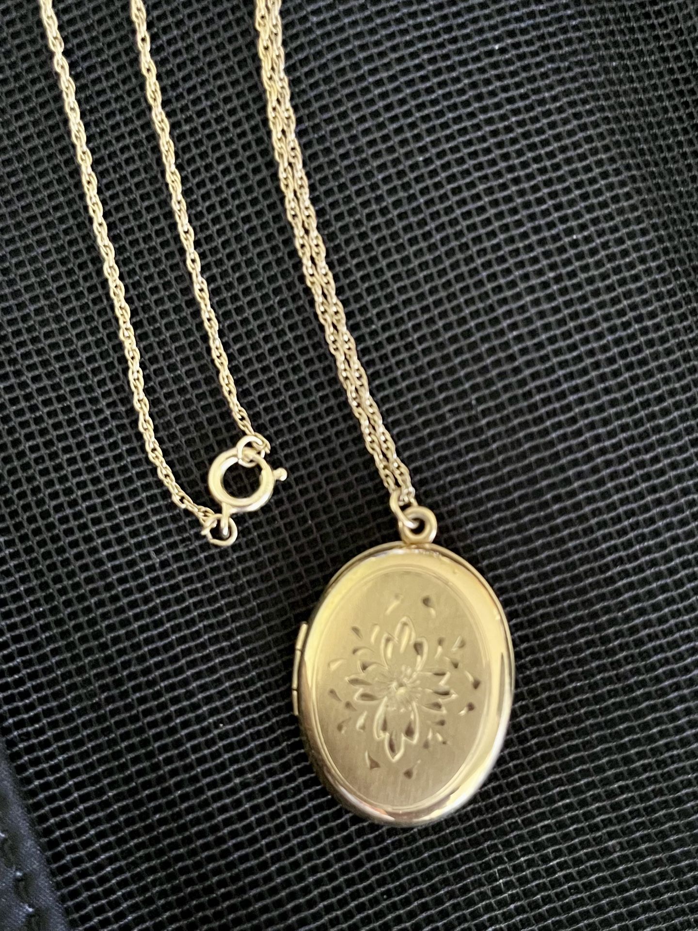 1/20 12 Kt GF Etched Locket Necklace Carl Art