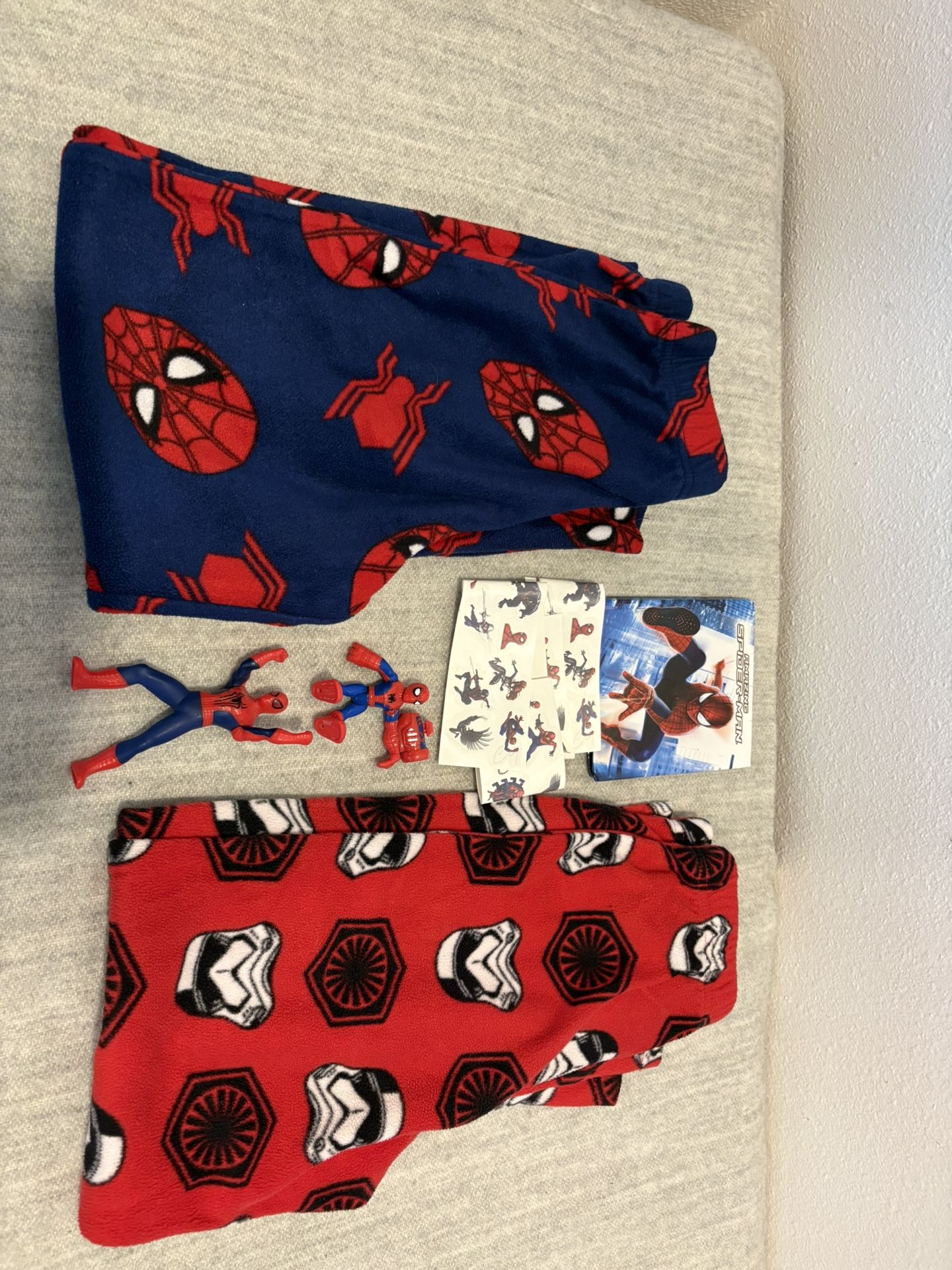 Spider-Man boys size 6/7 pj pants set with 2 toys, and activity book - Simi Valley