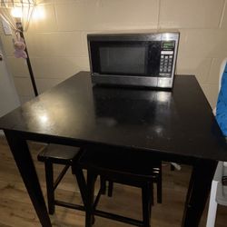 Dinner Table + 4 Chairs 