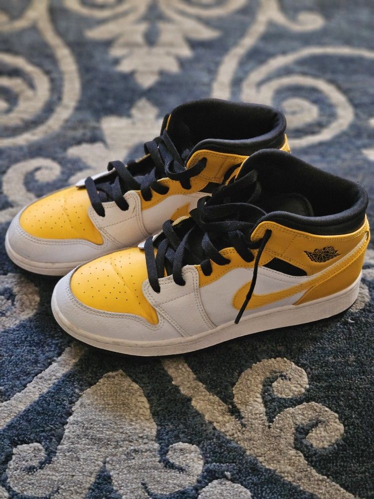 Nike Air Jordan 1 Mid Sz 6.5y