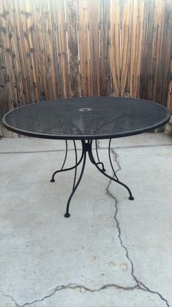 Metal Patio Table..🌴😎