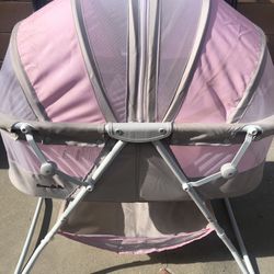 Dream On Me Karley Bassinet In Grey And Pink 