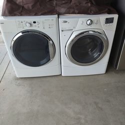 WHIRLPOOL WHITE WASHER AND GAS DRYER