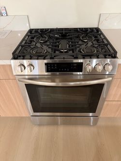 Frigidaire Stainless Steel Gas Range with 5 Burners