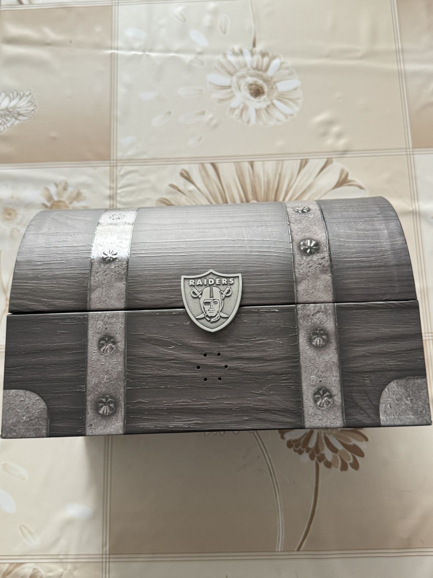 Raiders Gift Box 2024