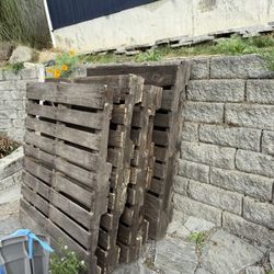 5 Pallets - Stained - Free
