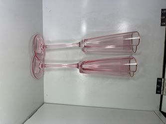 David Tutera Pink Heart Shaped Hold Rim Champagne Glasses for Sale in New  York, NY - OfferUp