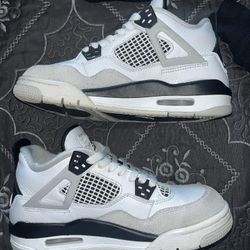 AUTHENTIC JORDAN 4 RETRO