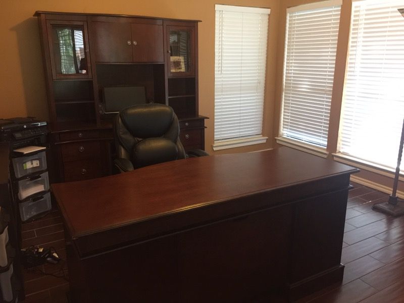 Executive Desk with Credenza made by Lexington RTA Furniture (Excellent Condition) 2 keyboard slide out drawers deep drawers for organization.