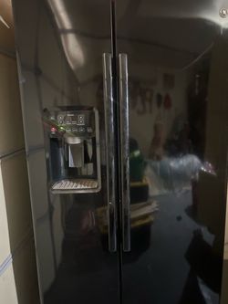 GE Side-by-Side Refrigerator Black
