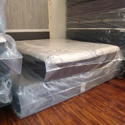 ❄️❄️🛌🏾💤💤💤 $249 California King Memory Foam Available $249 ❄️❄️🛌🏾💤💤💤