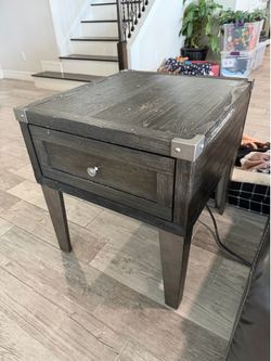 Ashley Furniture End Table with Power Outlet & USB Charging Ports