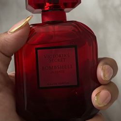 Victoria Secret Bombshell Intense Perfume 