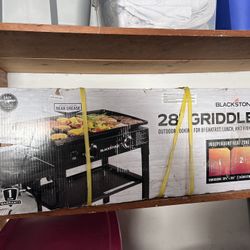 New Unopened 28” Blackstone With Cleaning Kit