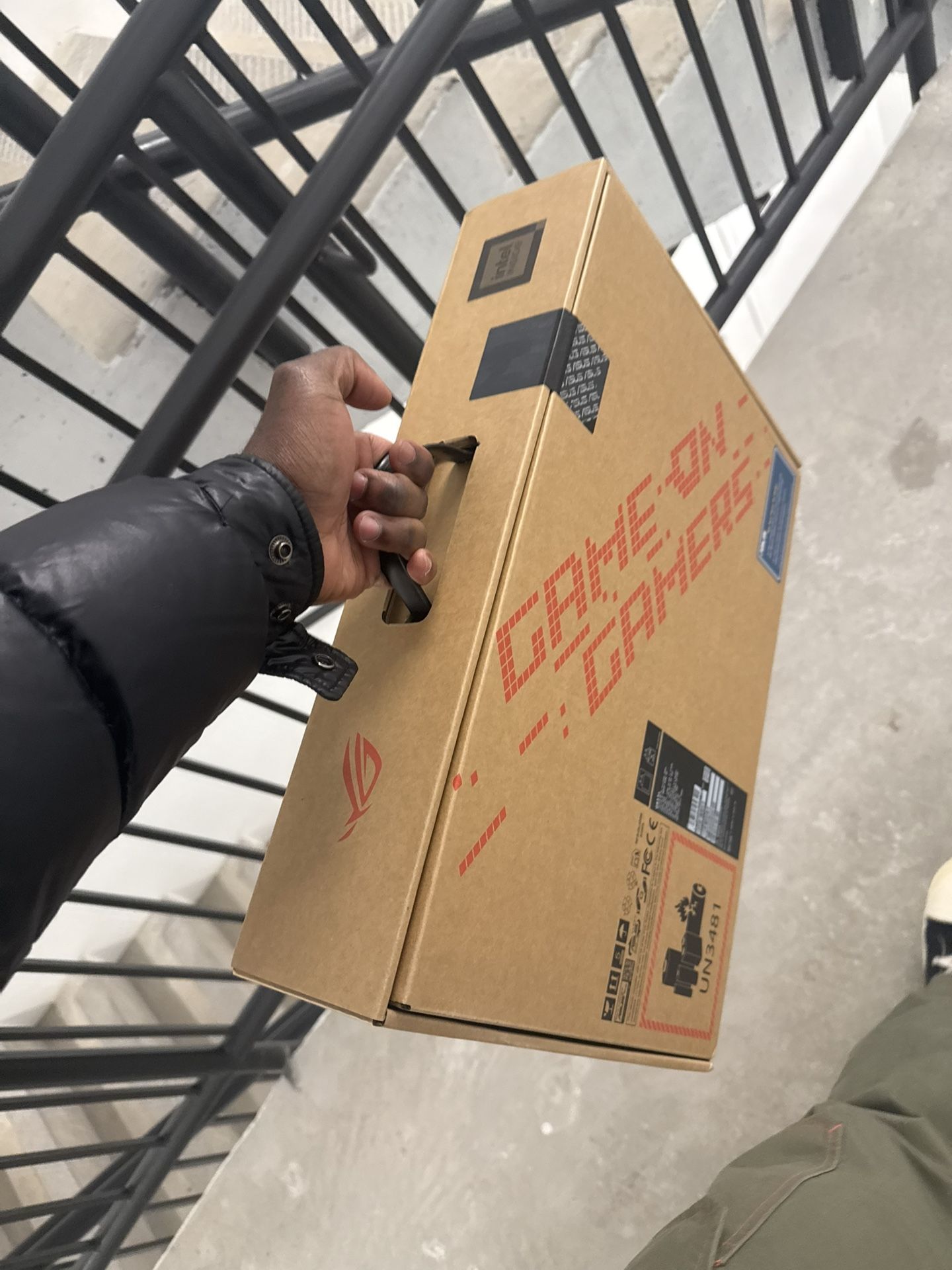 ASUS - ROG Strix G18 18" 2.5K 240Hz Gaming Laptop - Intel Core Ultra 9 HX - 32GB RAM -NVIDIA GeForce RTX 5070 - 2TB SSD - Eclipse Gray