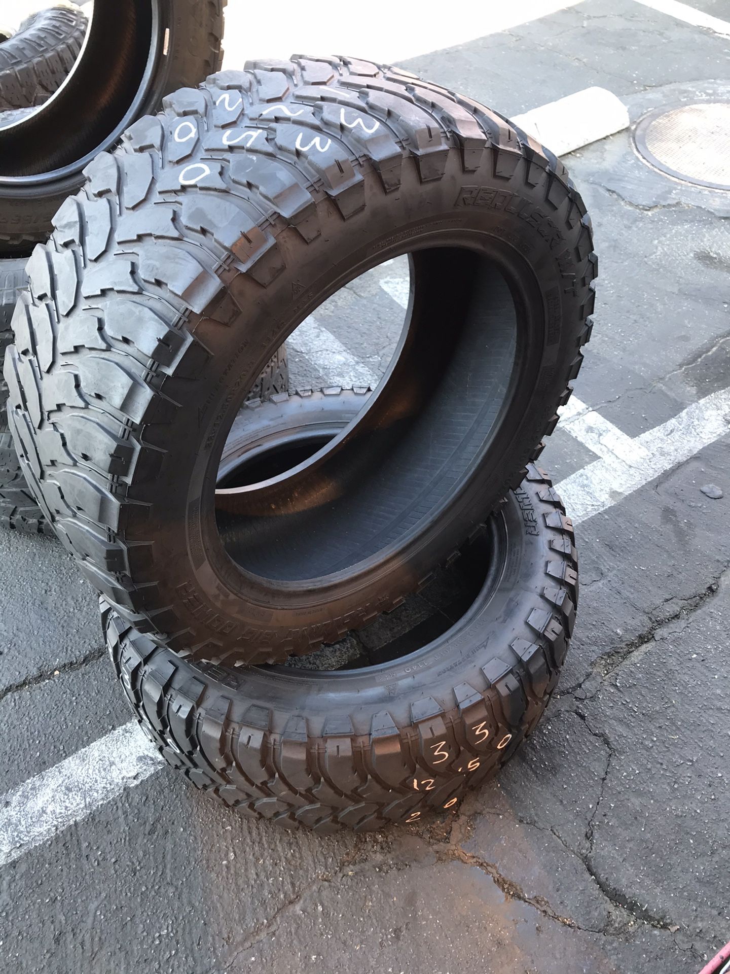 (2) Tires offroad 33x12.50r20 llantas todo terreno