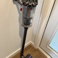 Dyson V10 - For Parts Only 