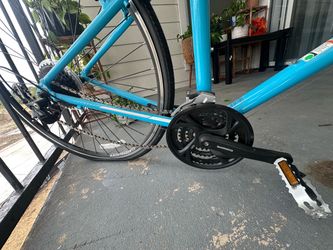 Trek 7.3 FX WSD Hybrid/Fitness Bike — 17” Frame — Turquoise — Bontrager Components