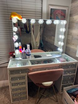 Make up station
