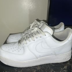 White Nike Air Force 1