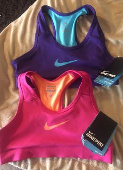 Nike youth Medium sports bras
