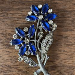  Art Deco Rhinestone Flower Brooch
