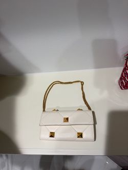 Valentino Wallet on a chain