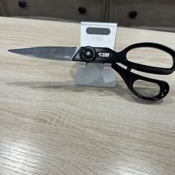 ARS  DRESS MAKER'S SCISSORS 526-A . Made in Japan.