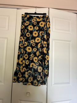 Sunflower Print Skirt Set with Tops the size of the skirt is M & the size of the top is L  & M all of them for $45 Total