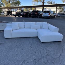 Oversized Modular White Sectional Soda  ( Can Deliver For $10 )
