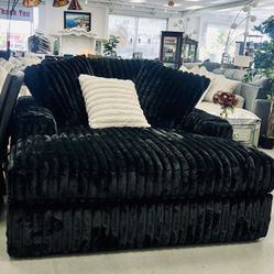 OVERSIZE  SOFA-CHAISE  MIDNIGHT BLACK  WITH DRINK HOLDER IN EACH SIDE & USB
