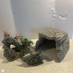 3-Fish Tank Decoration Pre owned 
