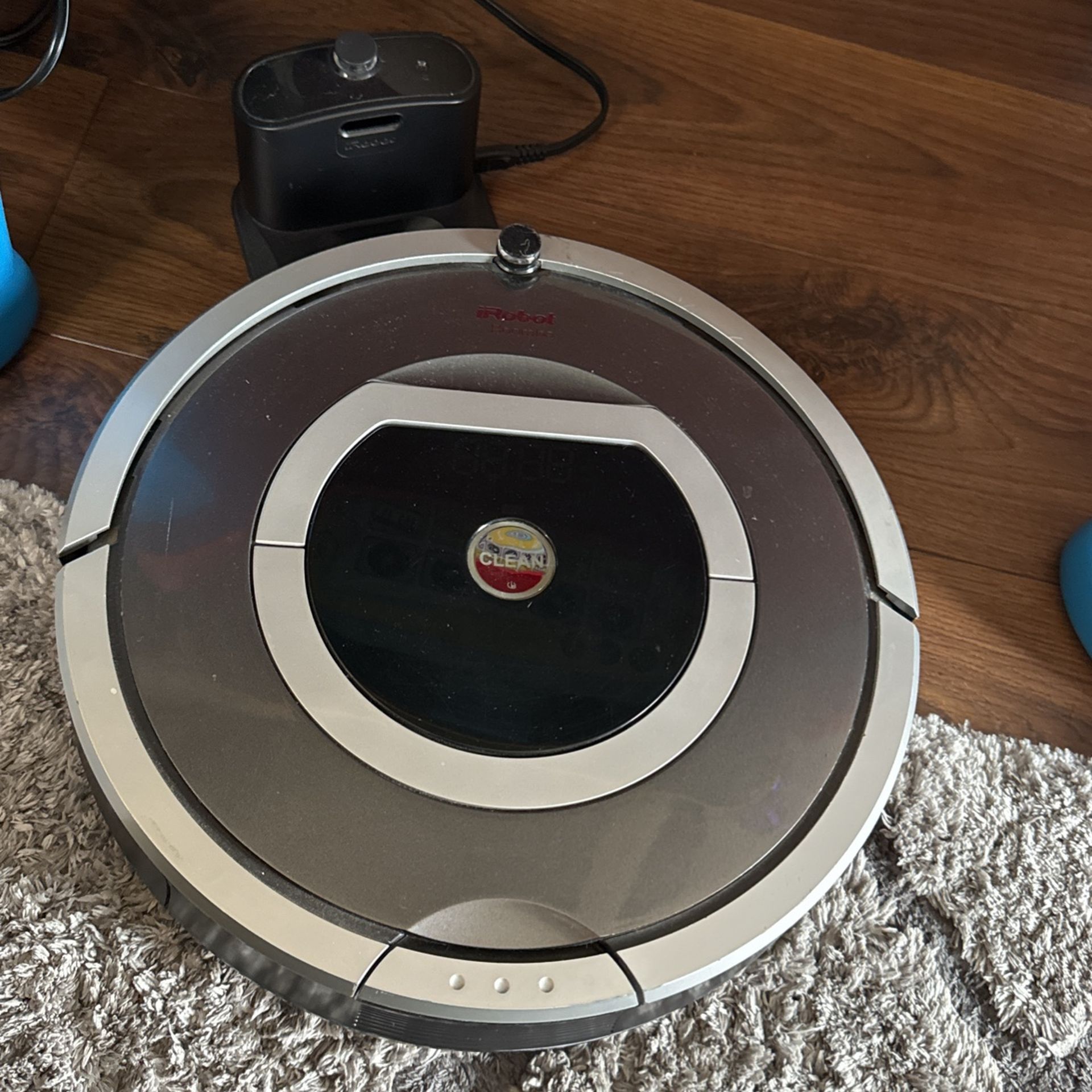 iRobot Roomba 780 Vacuum Cleaning