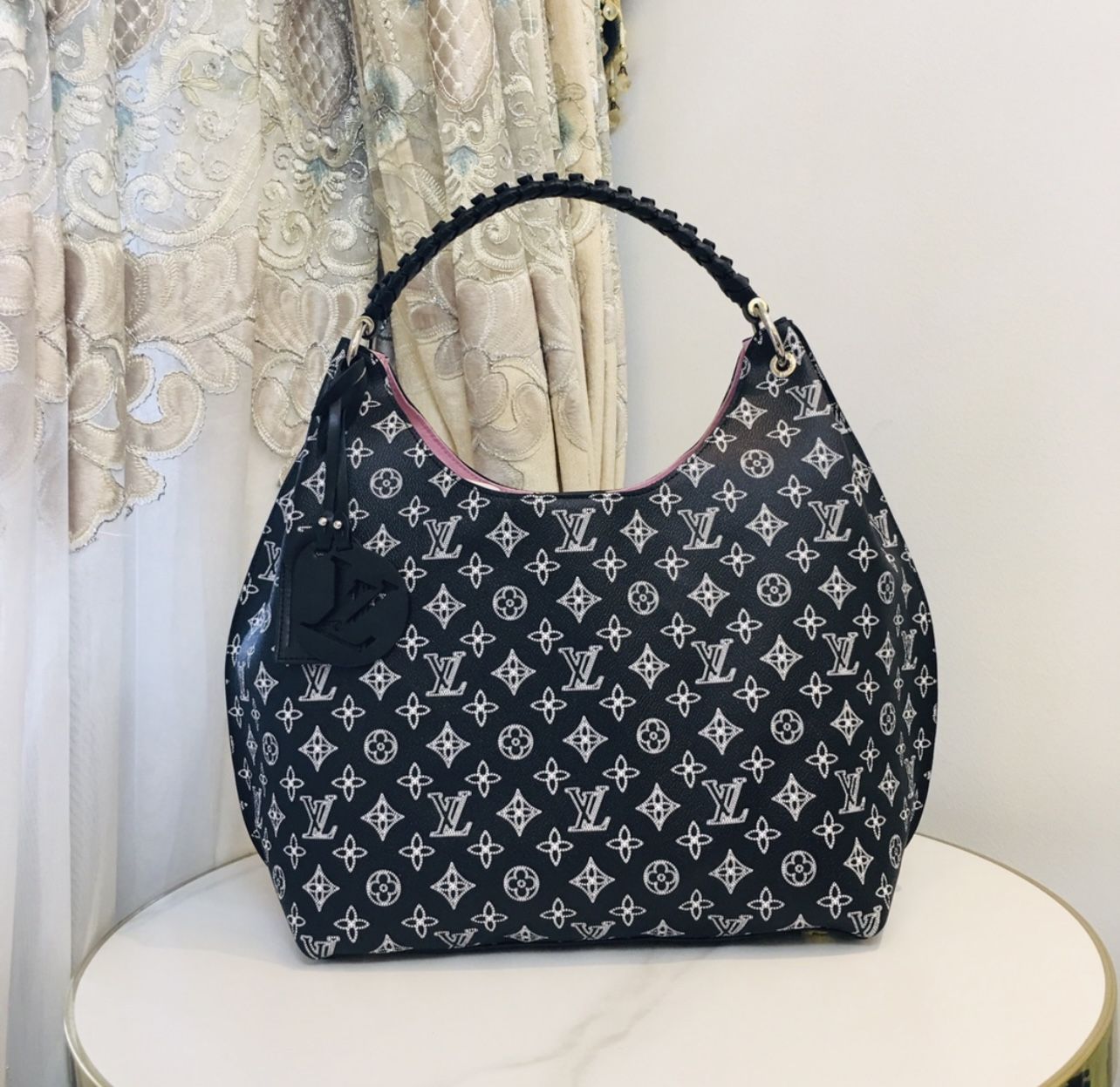Woman’s Large Handbag/shoulder Bag 
