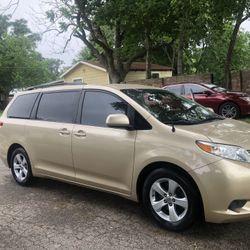 2012 Toyota Sienna