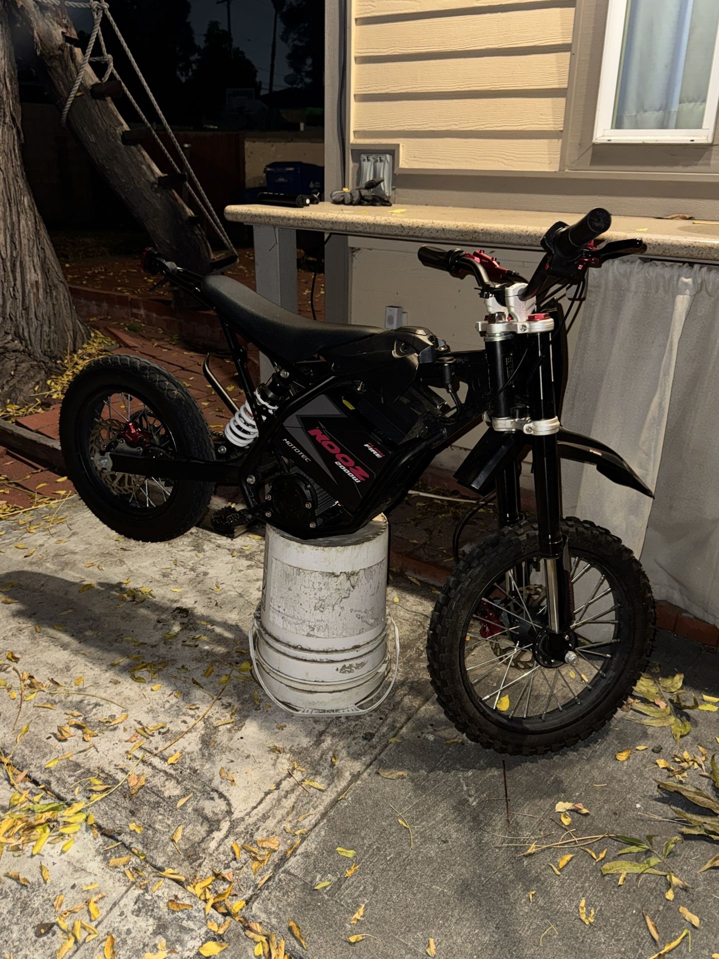 Mototec 60V 2000W Emoto