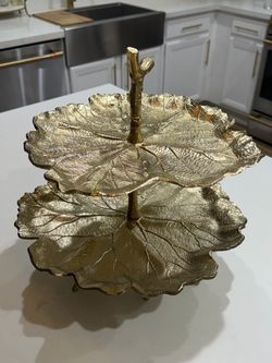 2 tiered gold leaf stand
