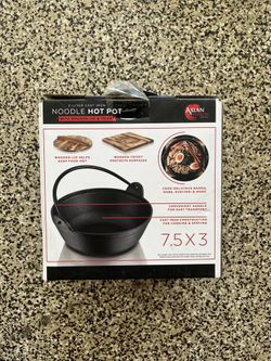 Parini 2 Liter Cast Iron Noodle Hot Pot with Wooden Lid and Trivet, New in Box