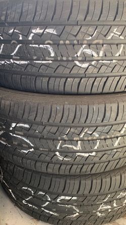 A set of four used tires 2256017