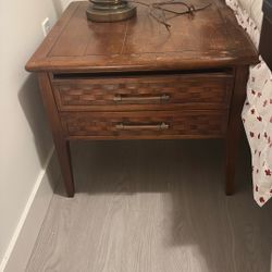 End Table / Drawer / Nightstand 