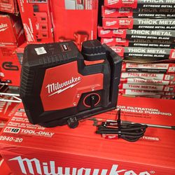 Milwaukee
100 ft. REDLITHIUM Lithium-Ion USB Green Rechargeable Cross Line Laser Level
