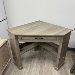 New wood corner computer desk
