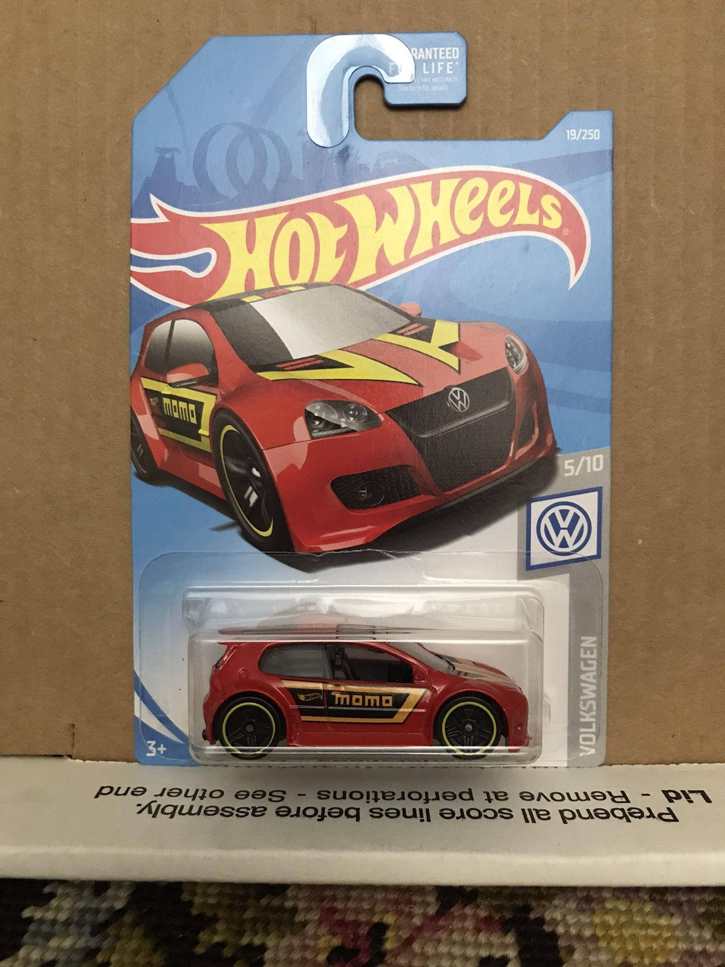 HOT WHEELS VOLKSWAGEN GOLF GTI RED MOMO VOLKSWAGEN 5/10