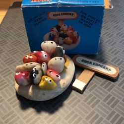 1970s VINTAGE PAINTED PET ROCK CONCERT FIGURE