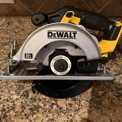 Dewalt 20v 6 1/2” Circular Saw • New• DCS393