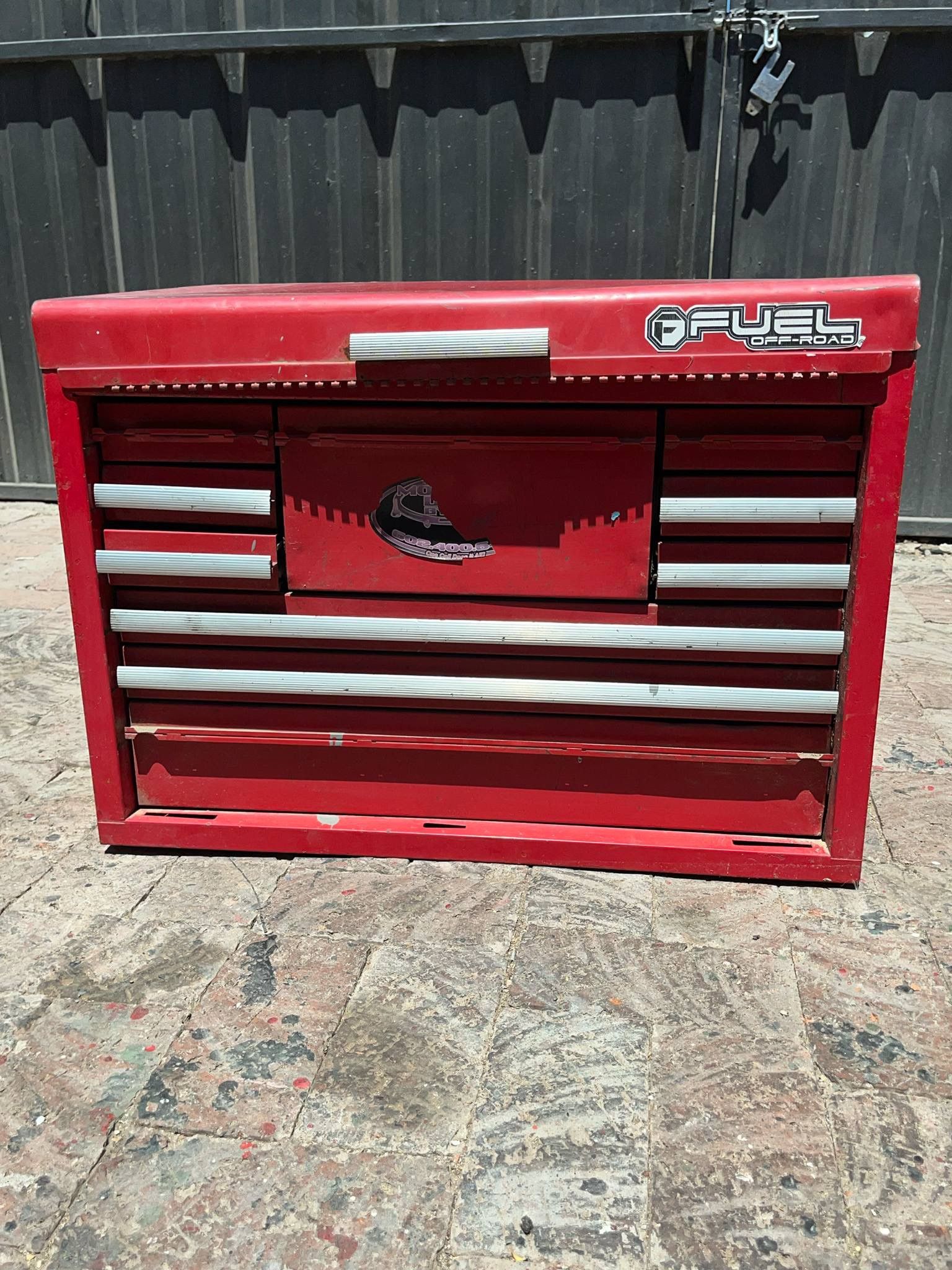 Heavy-duty Metal Top Toolbox *No keys*